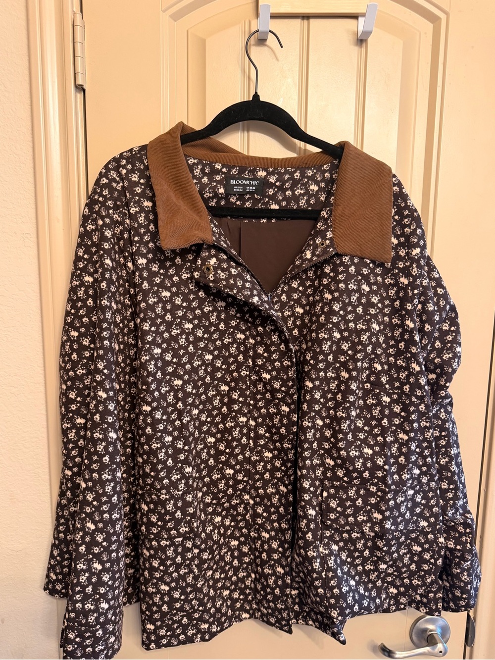 Women's Brown Floral Button-Up Top with Contrast Collar